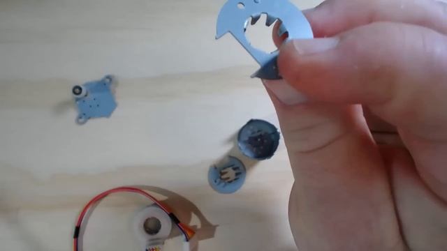 28BYJ-48 Stepper Motor Disassembly смотреть онлайн