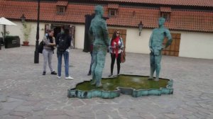 Писающие мужчины