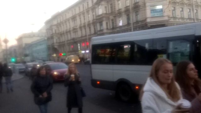 Возле станции метро Василеостровская. Санкт-Петербург смотреть онлайн