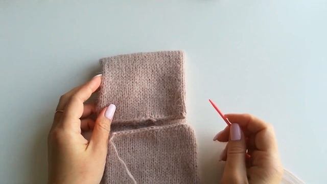 Повязка на голову спицами с оригинальным оформлением в форме банта.