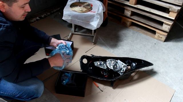 Установка светодиодных линз на Hyundai i40.mp4 смотреть онлайн