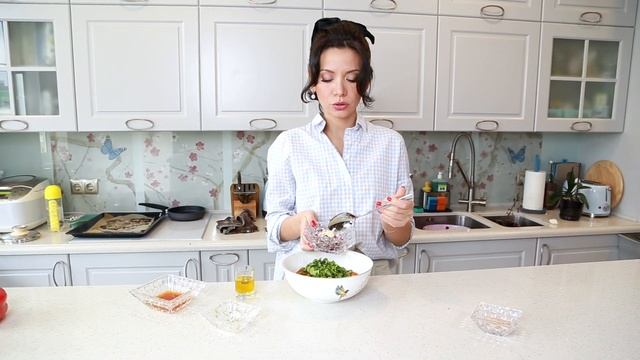 Салат с запеченными овощами "Аджапсандал" - Кухня для своих смотреть онлайн