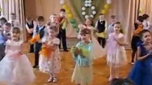 Танец с шарфиками