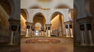 The interior of Sheikh Zayed Grand Mosque, Abu Dhabi, Uae.The mosque is one of the world's largest.