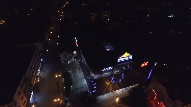 Реклама на фасадата на Ларго Мол смотреть онлайн