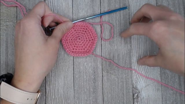 Learn To Crochet an Adorable Llama | Video 2 of 3 смотреть онлайн