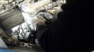 Снятие генератора и замена щеток на Тойоте Авенсис