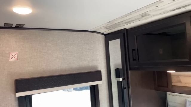 Beautiful Full Travel Access Bunkhouse! 2022 Jay Feather 27BHB смотреть онлайн