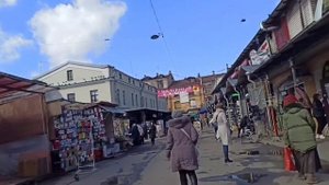 Вещевой рынок "Апраксин двор", один из старейших в Петербурге.