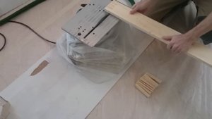 Заготовка клиньев для монтажа дверей