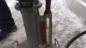 Проверяем качество бензина и налив колонки на АЗС (Кемерово)