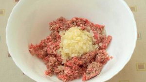 Сочные котлеты с сыром и жареным луком