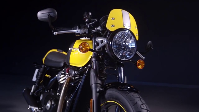 Новый городской мотоцикл Triumph Street Cup 2017 года