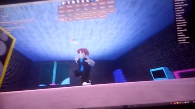 Роблокс танцующий человечек смотреть онлайн