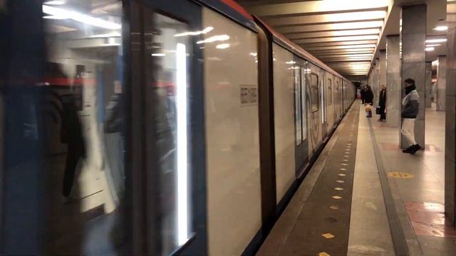 81-765/766/767 Москва На станции Рязанский проспект смотреть онлайн