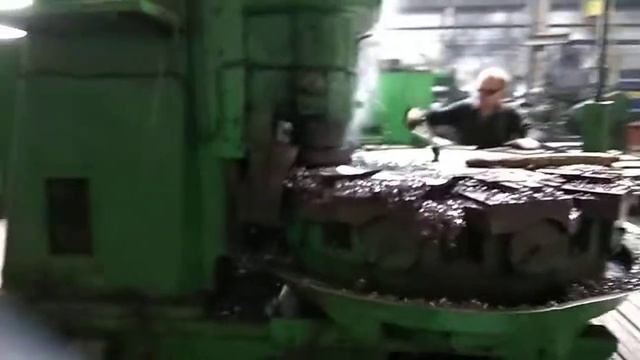 Работа на фрезерно-карусельном станке. смотреть онлайн