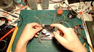 Собираем уменьшенную модель катушечного магнитофона