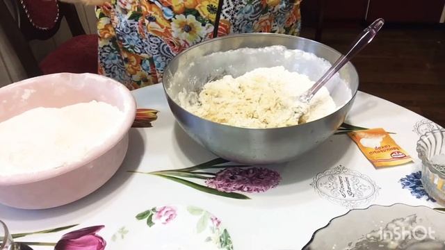 Необычно вкусный пирог из волшебного теста и начинки.
