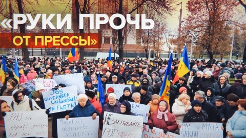 В Кишинёве прошёл митинг против закрытия русскоязычных телеканалов — видео