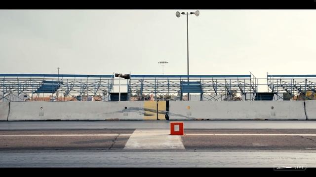 Cybertruck vs Porsche 911 смотреть онлайн