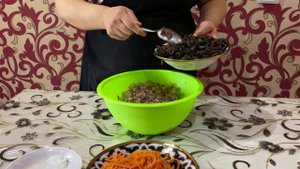 Салат с грибами,курицей и корейской морковью!Очень Вкусно!