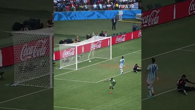 fifaworldcup Messi and Musa bringing the Nigeria fans must be sick of Marcos Rojo #WorldCup