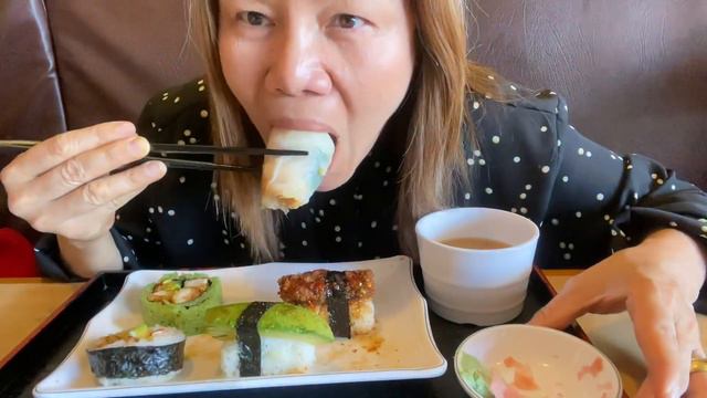 ทานซูชิคำโตโตจนพุงกางค่ะ 🍣😋 Eating Sushi 😋 смотреть онлайн