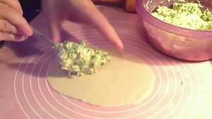 Чебуреки с зеленым луком,яйцом и сыром.