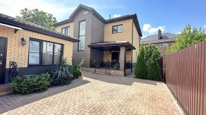 Шикарный дом, со своим спортзалом, баней и бассейном на территории