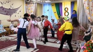 Зажигательный танец на утреннике к 8 марта