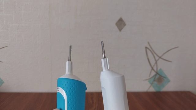 Работа щёток без насадок.DEXP ETB-130W, Braun Oral-B Vitality D100 смотреть онлайн