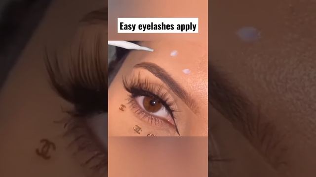 Easy eyelashes apply #eyelashes #eyemakeup #shots #youtubeshorts #instagram #status