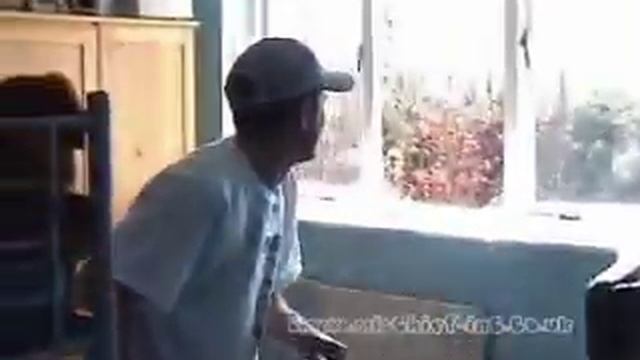 Always wanted to throw your computer out the window? Office rage ! смотреть онлайн