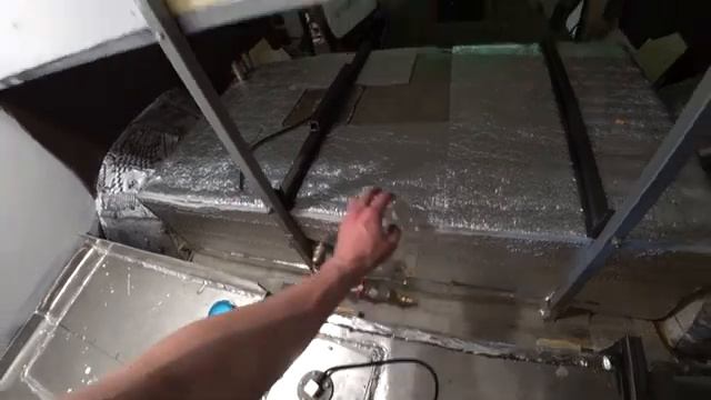 Утепление, установка окон, автономки и кондиционера в самодельный автодом #vanlife смотреть онлайн