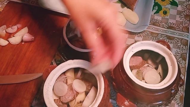 Овощи с колбаской в горшочках!
