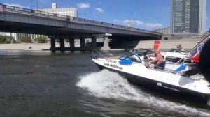 На катере Феникс 600 по центру Москвы