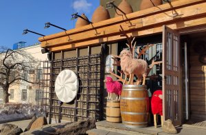 Возле Супры, грузинский ресторан. Владивосток