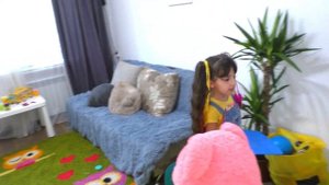 ДАРИНА и история про Пылесос VS Монстра под кроватью. Монстр ПРОГЛОТИЛ Плей До/ Play-Doh.