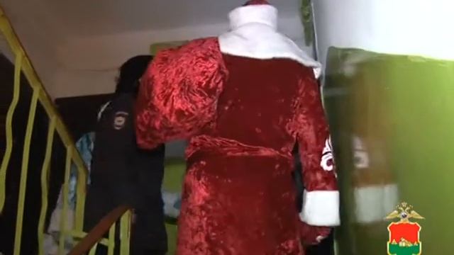 В Брянске к детям пришел Полицейский Дед  Мороз