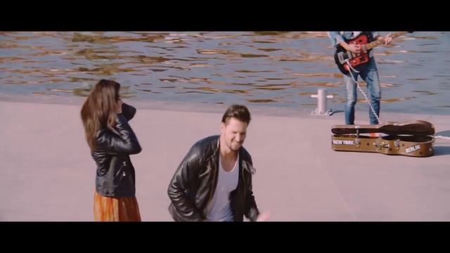 C-Bool - Never Go Away смотреть онлайн