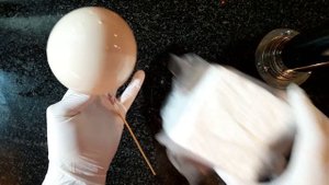 КАК СДЕЛАТЬ ШОКОЛАДНЫЕ ШАРЫ С СЮРПРИЗОМ ИЛИ ПОЖЕЛАНИЯМИ ДЛЯ УКРАШЕНИЯ ТОРТА