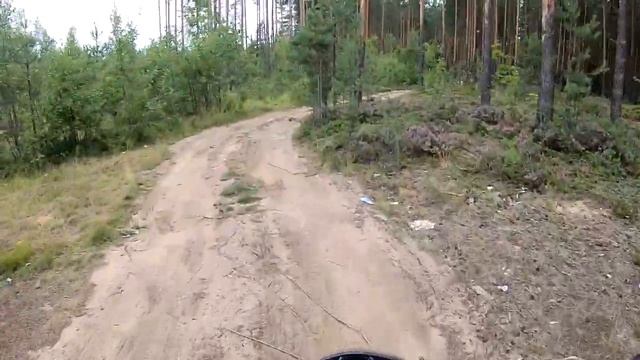 Bajaj Boxer BM150X - разговоры и езда по чистому лесу смотреть онлайн