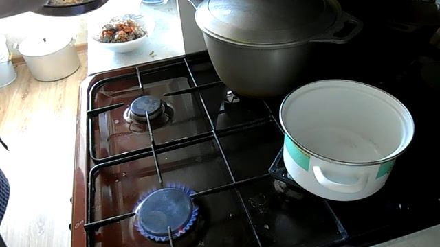 НЕЖНЫЕ КОТЛЕТЫ готовы и выкладываются на тарелку смотреть онлайн