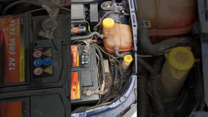 Порядок снятия клемм автомобильного аккумулятора.