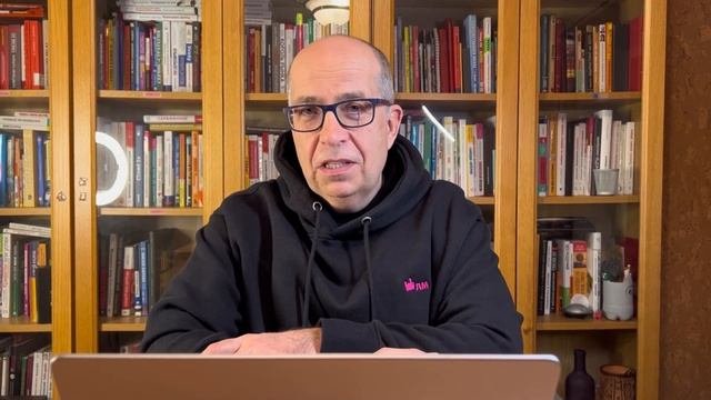 Первые 2 минуты планерки с Манном «Годовой отчет положительных эмоций»