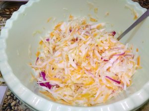 Витаминный салатик из капусты, все овощи со своих грядок ?