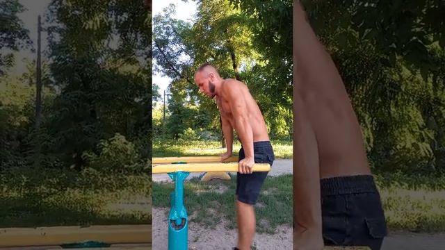 НАКАЧАТЬ ПРЕСС НА БРУСЬЯХ. УЛИЧНЫЕ ТРЕНИРОВКИ. STREET WORKOUT