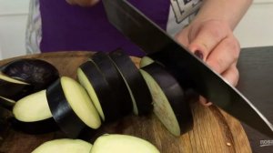 Теплый салат из баклажанов со вкусным соусом