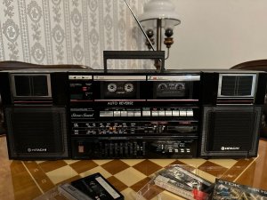 Портативный стереобумб Hitachi TRK-W555AU Ghetto-Blaster с AUX-входом - TRK-W555-Сингапур-1986-год