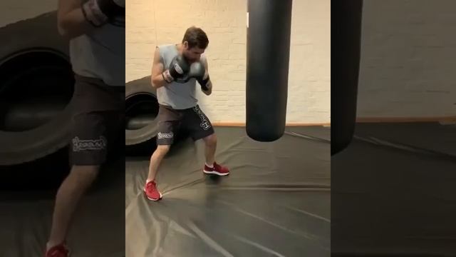 Тренировка по боксу . Работа с грифом . смотреть онлайн